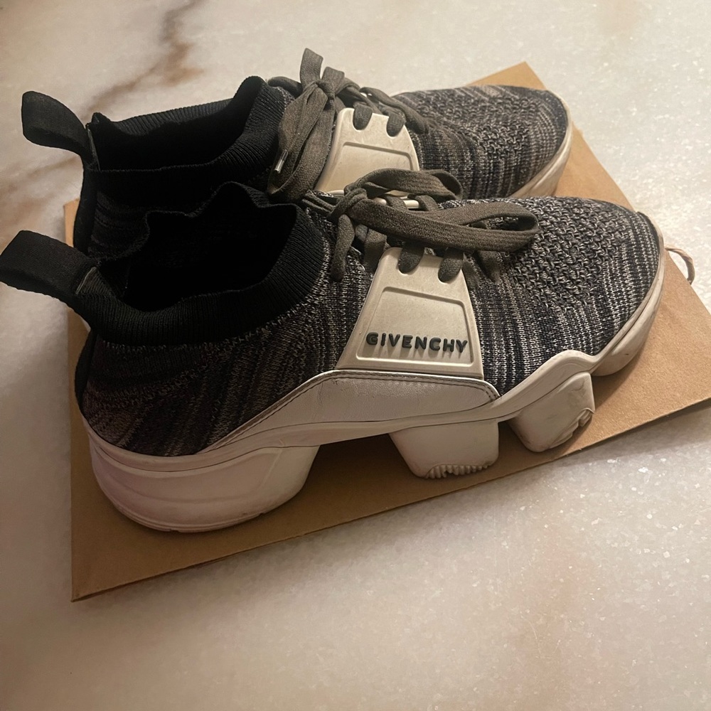 Givenchy Women’s Sneaker 8.5